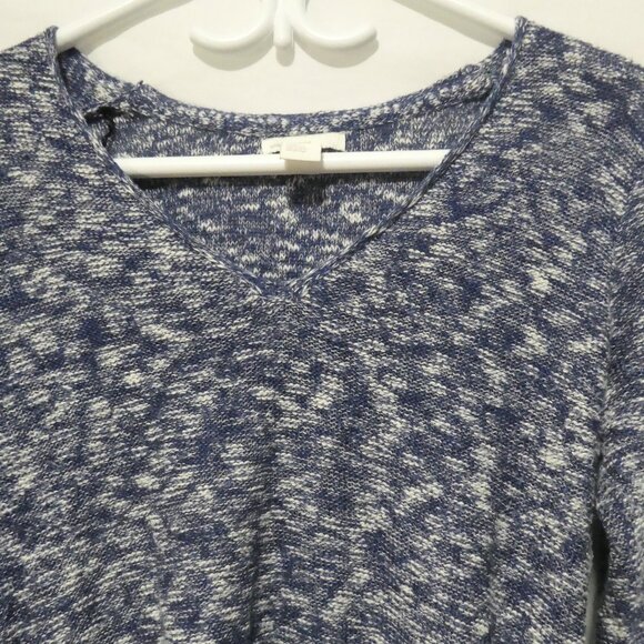 H&M - Mama - Maternity | large | Blue and White Speckled V-Neck Sweater - Picture 4 of 14